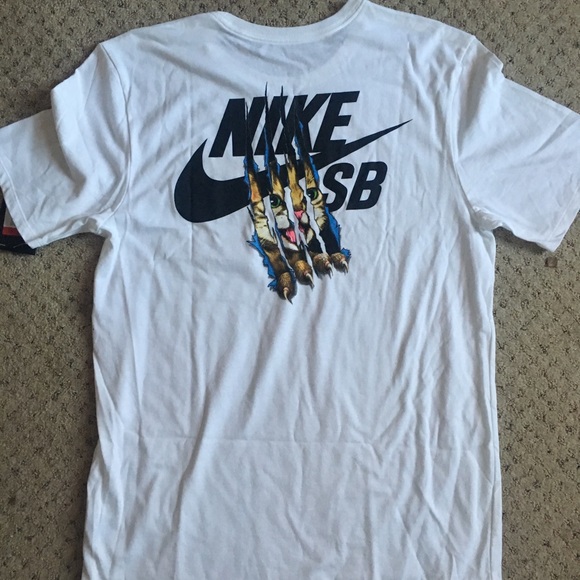 Men’s Nike cat tee - Picture 5 of 7